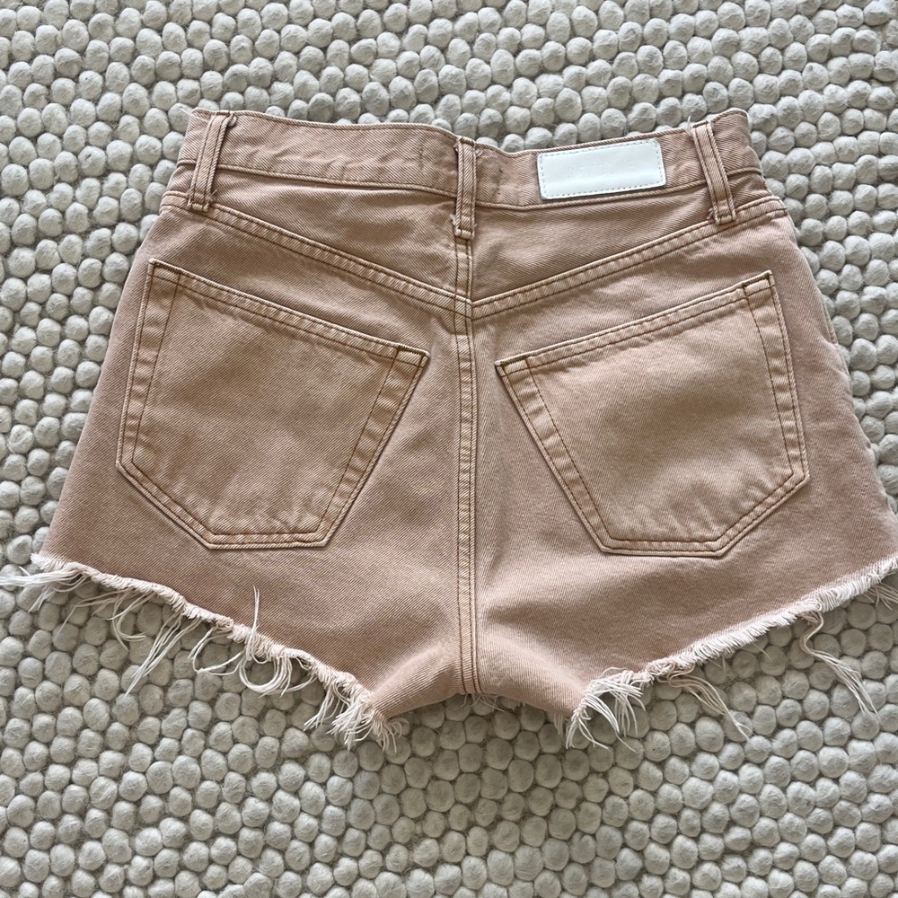 Re/Done Women's Tan Frayed Jean Shorts - Picture 2 of 4